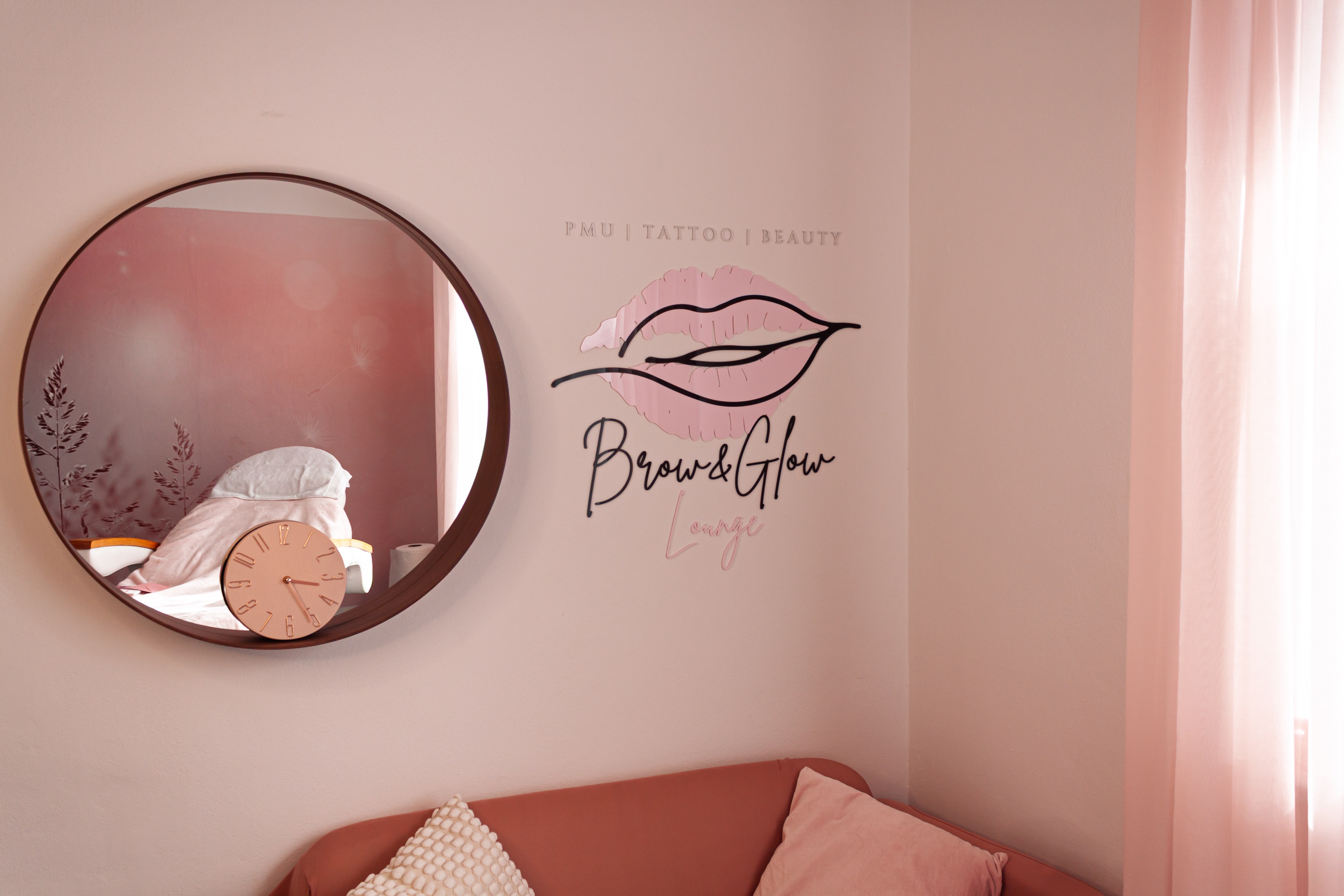 Brow&Glow Lounge Interior